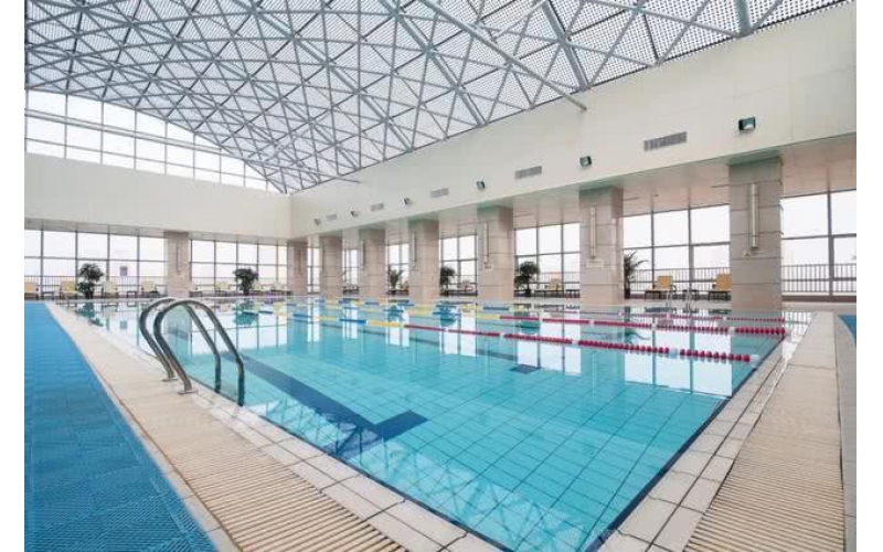 新衛(wèi)生標(biāo)準(zhǔn)實施，我國游泳池水水質(zhì)已接近國外發(fā)達(dá)國家和國際泳聯(lián)的標(biāo)準(zhǔn)